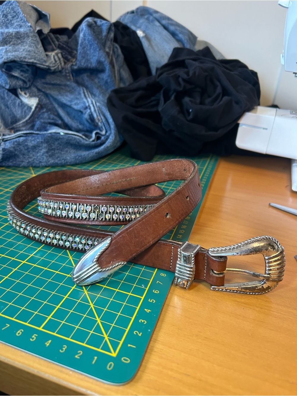 Vintage western rhinestone tennis chain leather belt